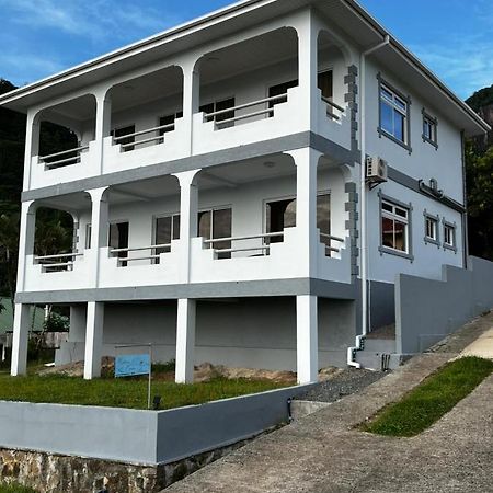 Western Ocean Breeze Self Catering Apartment Victoria Exterior photo