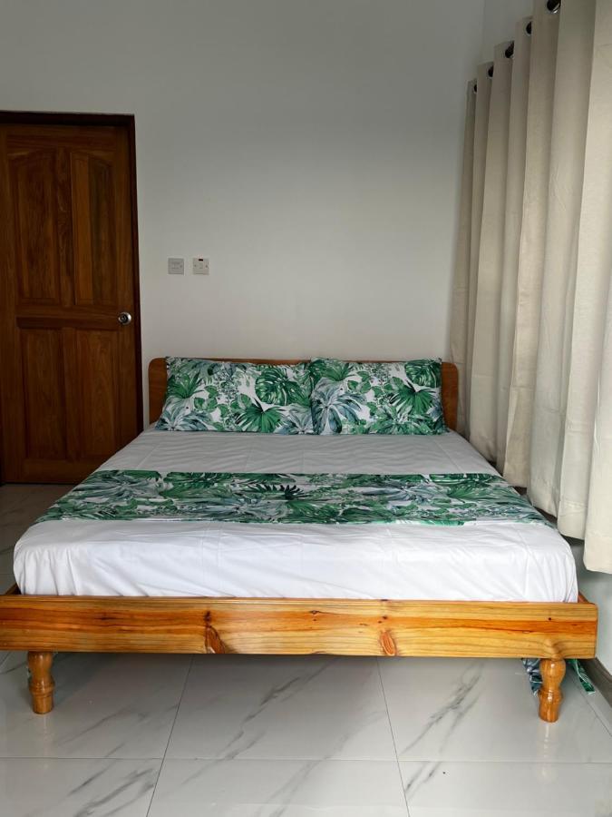 Western Ocean Breeze Self Catering Victoria Exterior photo