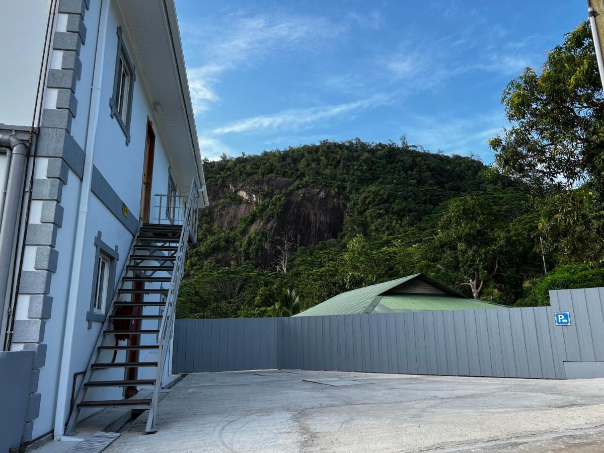 Western Ocean Breeze Self Catering Victoria Exterior photo
