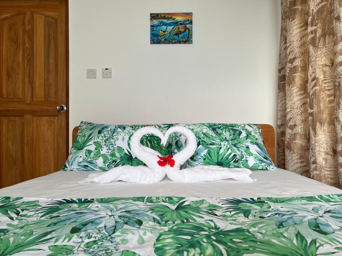 Western Ocean Breeze Self Catering Victoria Exterior photo
